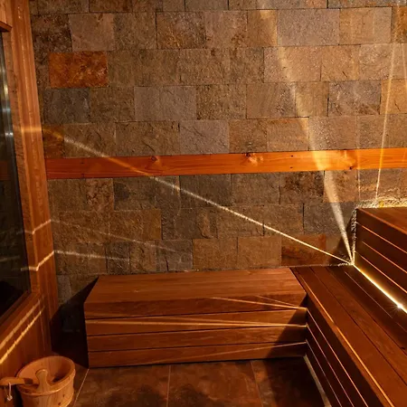 бащината стряха Resort