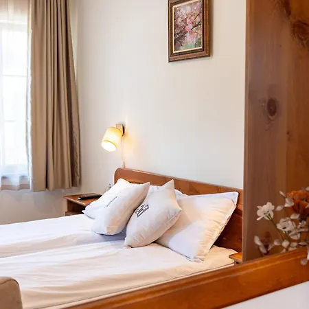 бащината стряха Resort